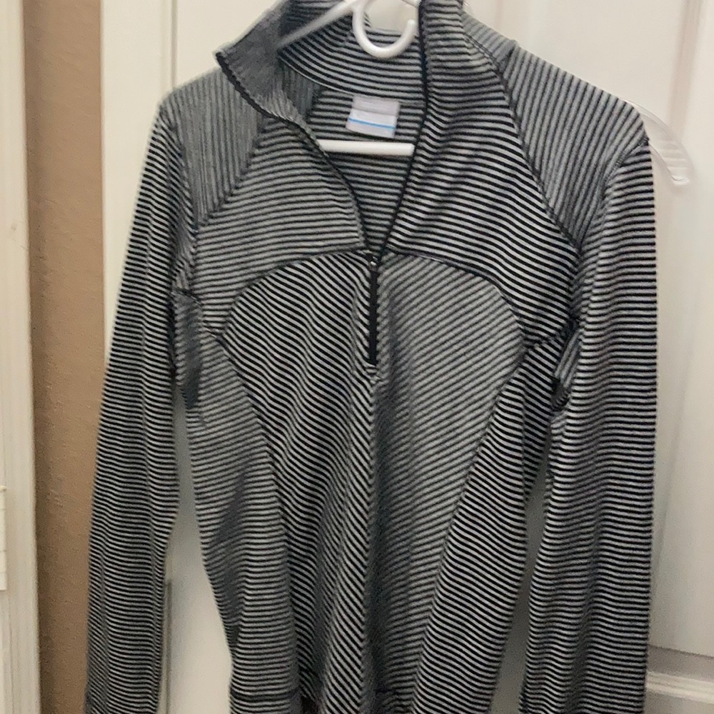 FINAL MARKDOWN Columbia partial zip top (M)